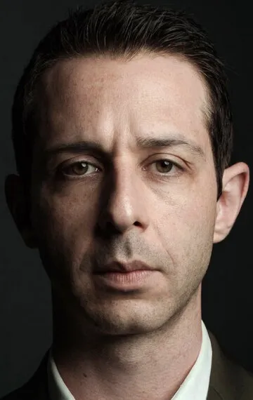 Фотография актёра Джереми Стронг