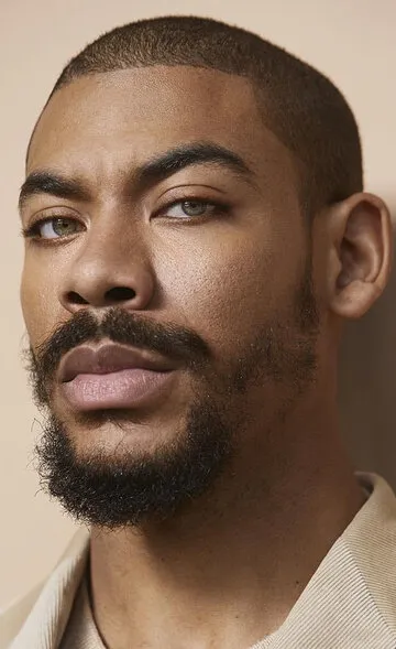 Фотография актёра Аарон Пьер