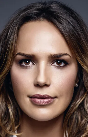 Фотография актёра Ариэль Кеббел