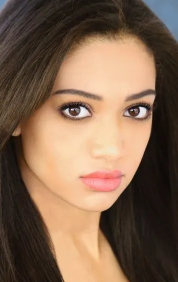 Фотография актёра Саманта Логан