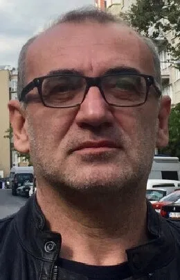 Фотография актёра Омюр Атай