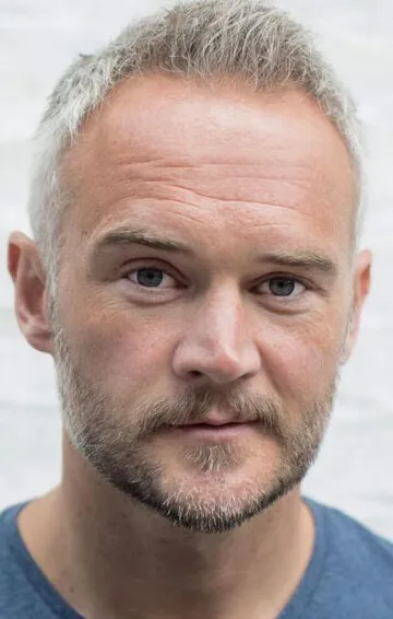 Фотография актёра Оливер Лансли