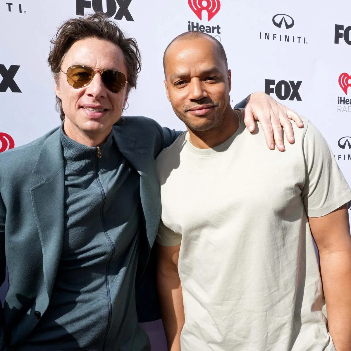 Постер Зак Брафф появится в перезапуске «Клиники»