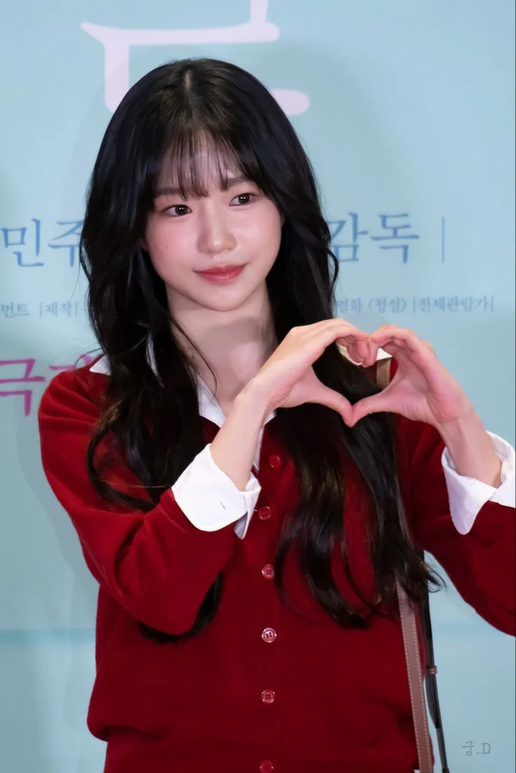 Постер Netflix запустил в работу драму о K-pop индустрии