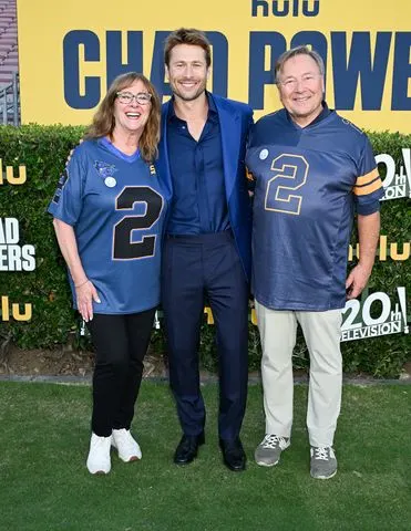 Постер Состоялась премьера сериала Hulu «Чед Пауэрс»